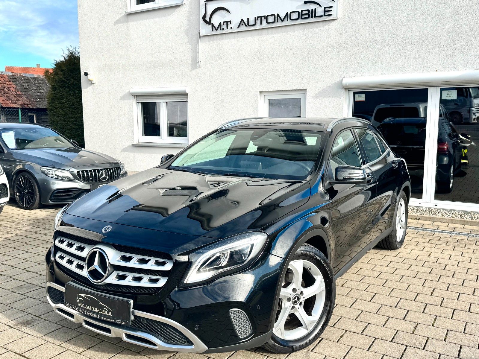 MERCEDES-BENZ GLA 180*URBAN*TEMP*NAVI*LED*SHZ*KLIMA*KAMERA*PDC