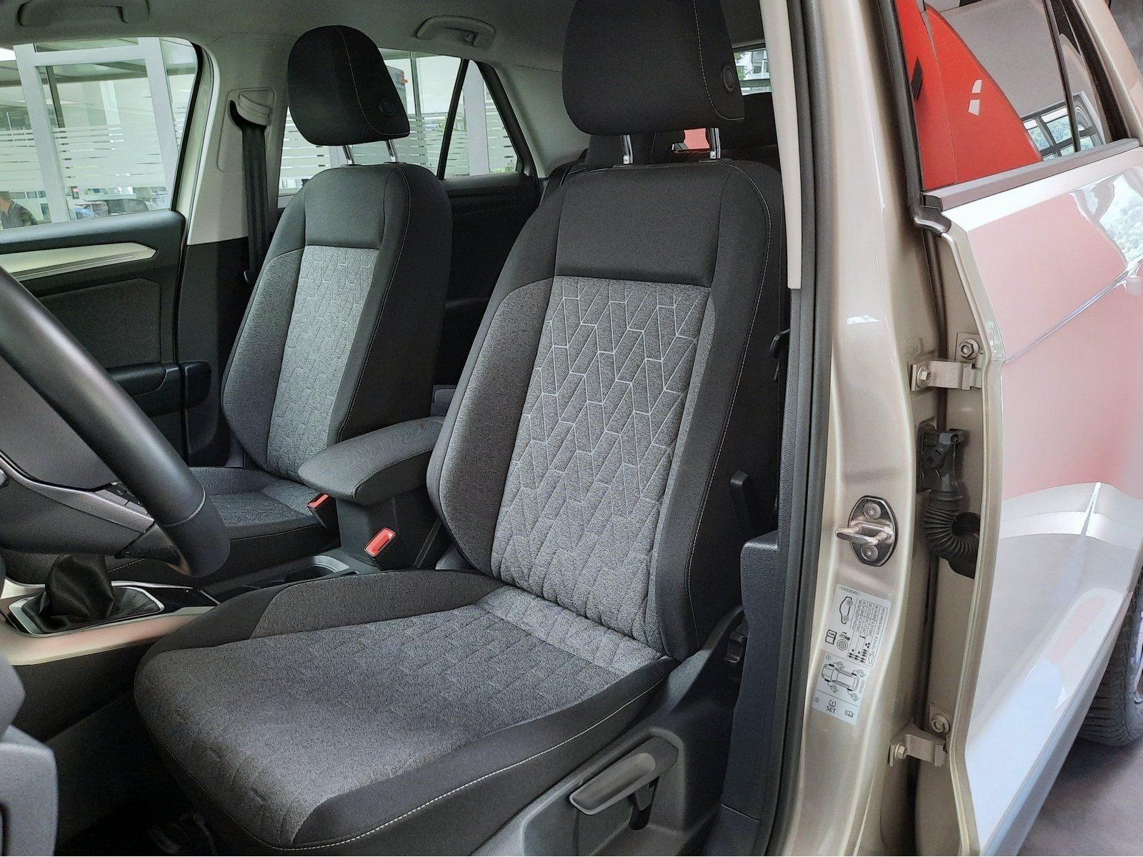 Fahrzeugabbildung Volkswagen T-Roc Move TSI *Standhzg*Cam*Navi*PDC*LED*ACC*