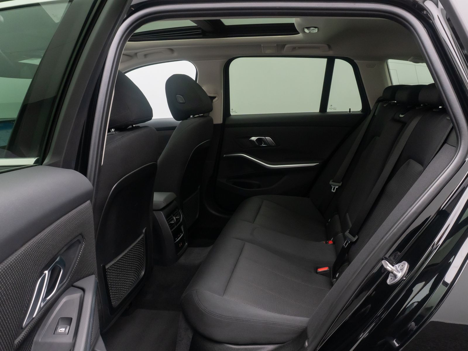 Fahrzeugabbildung BMW 330e Panorama DAB CockPit+ Widscreen PDC 19Zoll