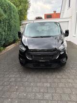 Ford Tourneo Custom mit Motorradtransportsystem - gebrauchte Ford Tourneo Custom aus dem Jahr 2023