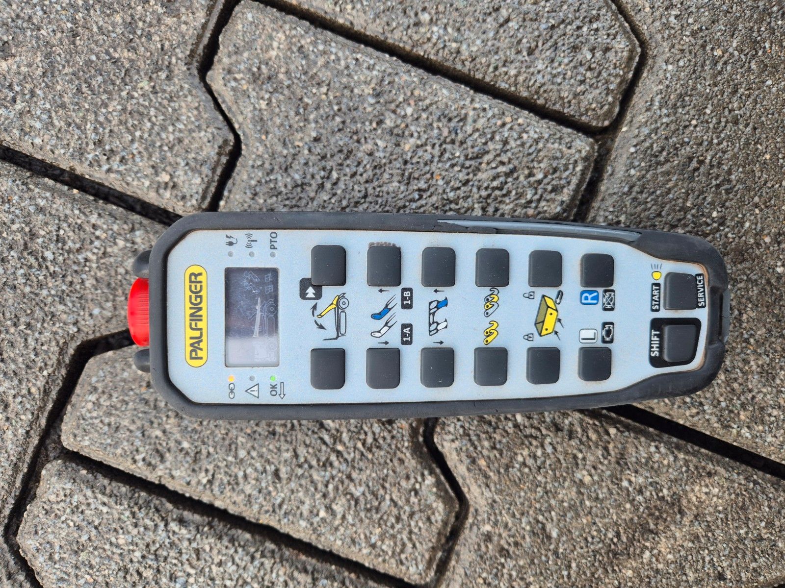 Fahrzeugabbildung Mercedes-Benz Arocs 1832 K 4x2 Palfinger PST14 TEC-25 Funk AHK