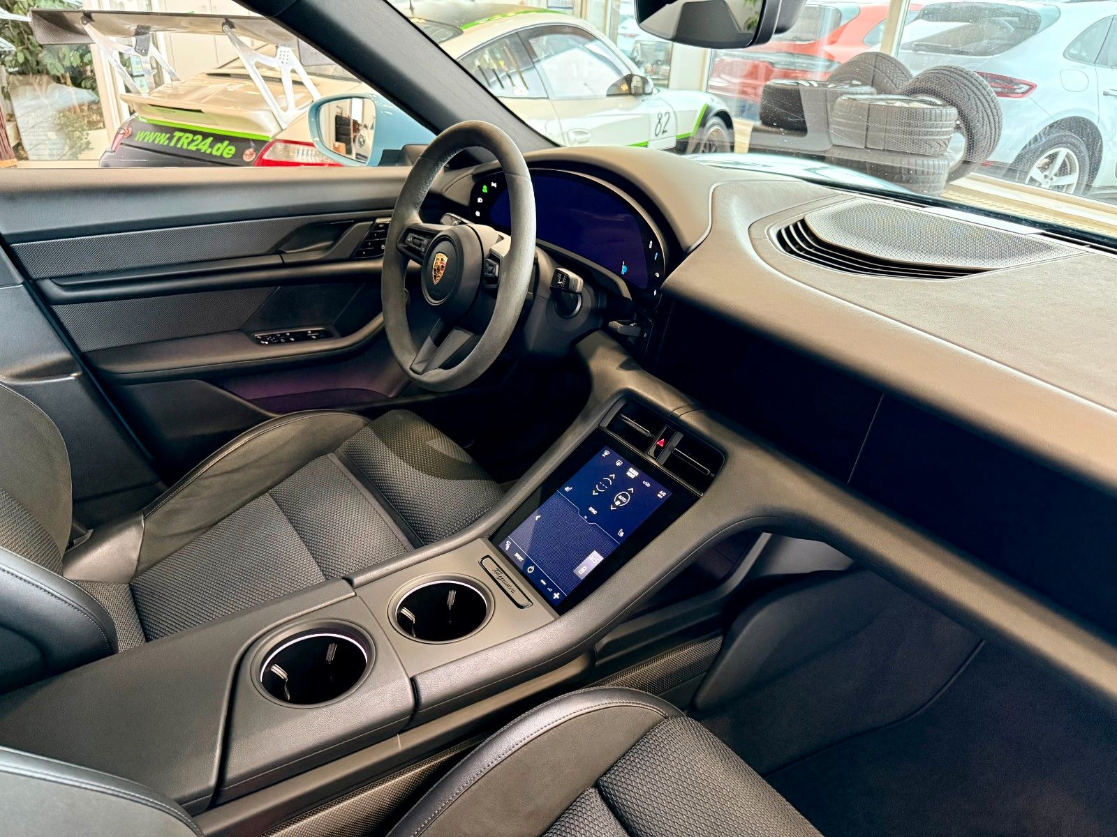 Fahrzeugabbildung Porsche Taycan 4S Performance/Panorama/PDCC/HeadUp