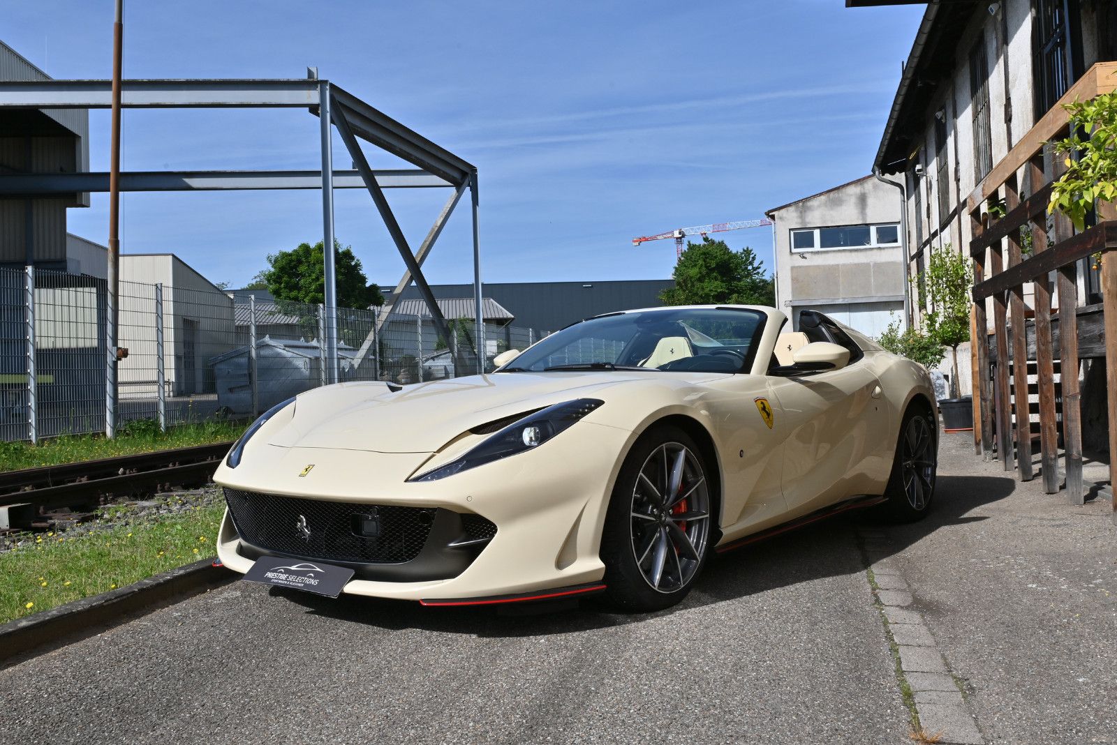 FERRARI 812