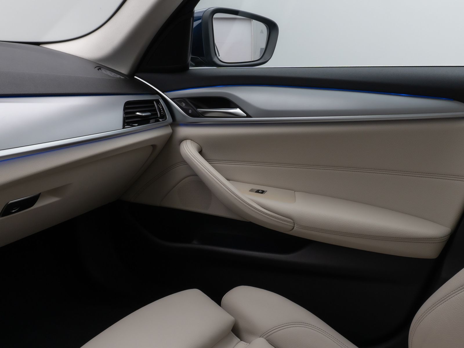 Fahrzeugabbildung BMW 530d xD Panoram Kamera HUD DAB HiFi SoftCl Sport