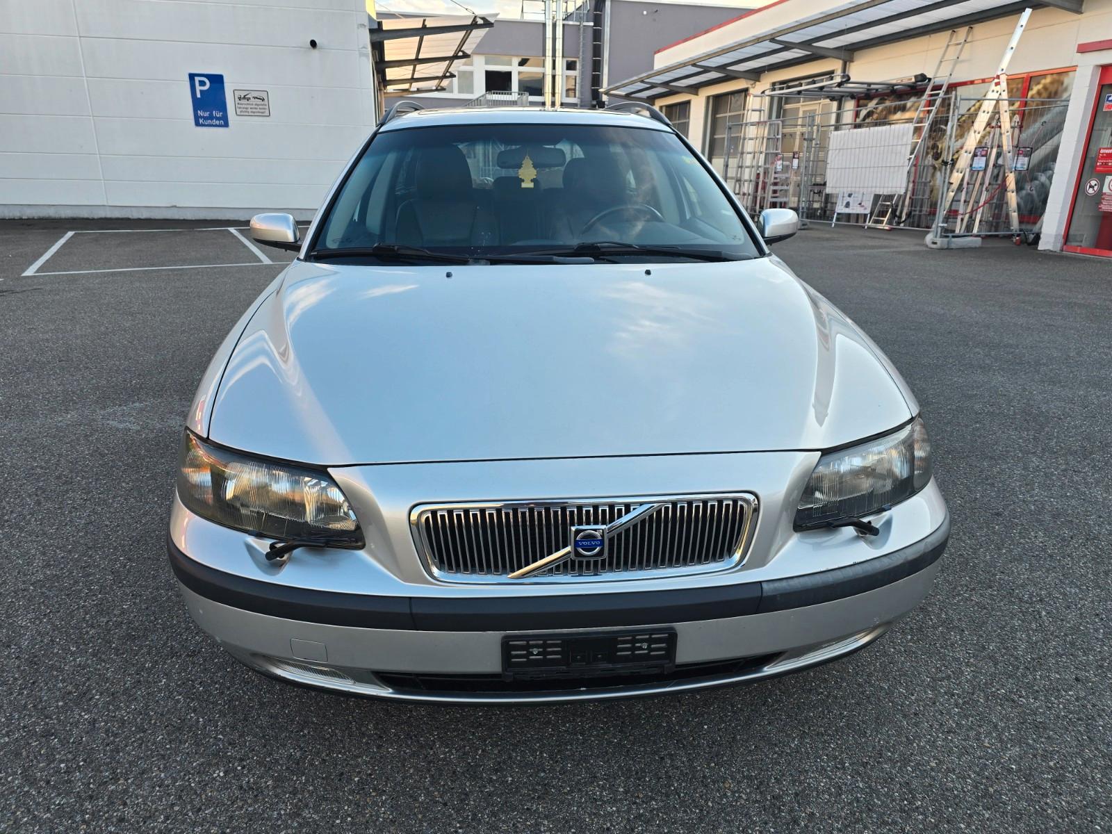Volvo V70 2004 — rear view