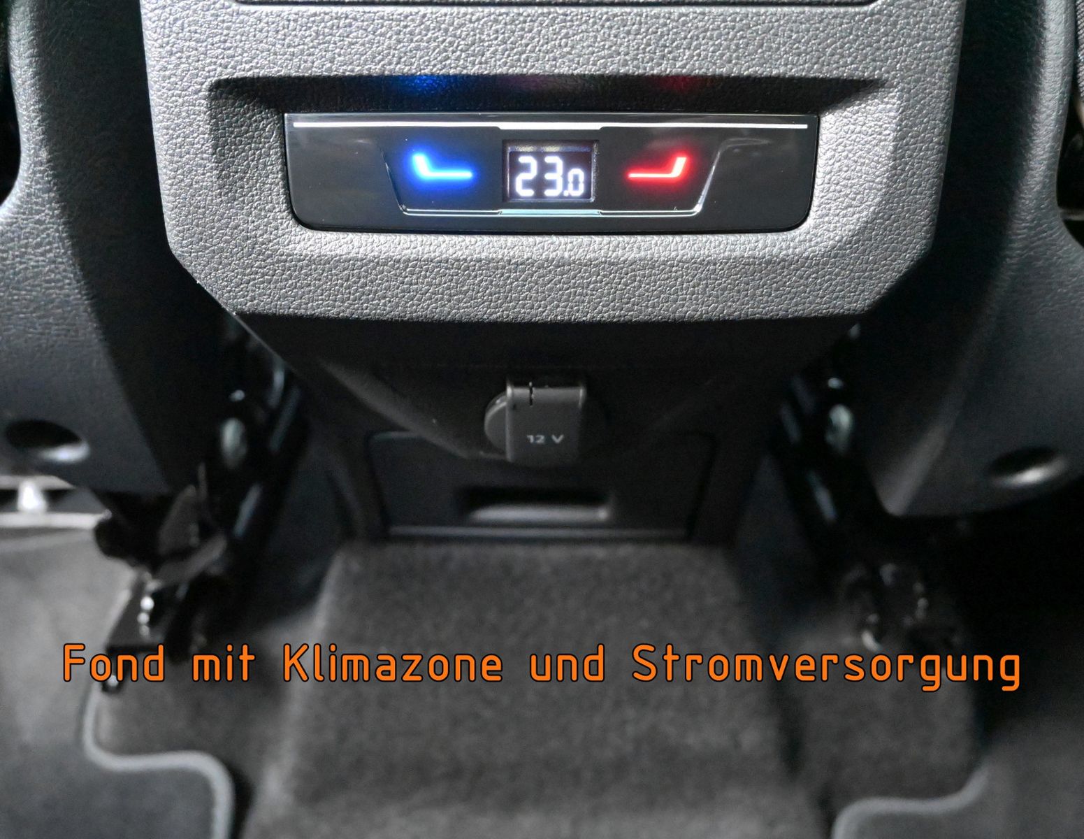 Fahrzeugabbildung Volkswagen Touran 2.0 TDI DSG °ACC°AHK°PANO°STANDHEIZ°7-SI°