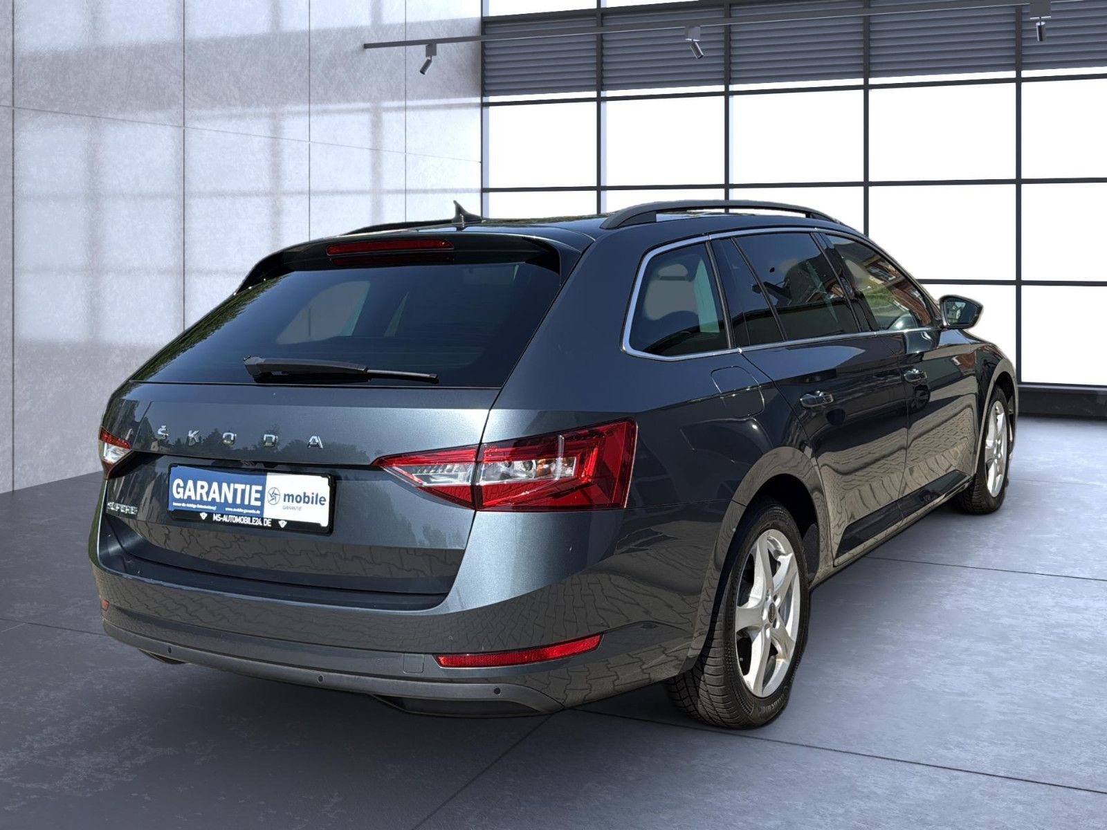 Fahrzeugabbildung SKODA Superb Combi 2.0 TDI / unfallfrei /AHK