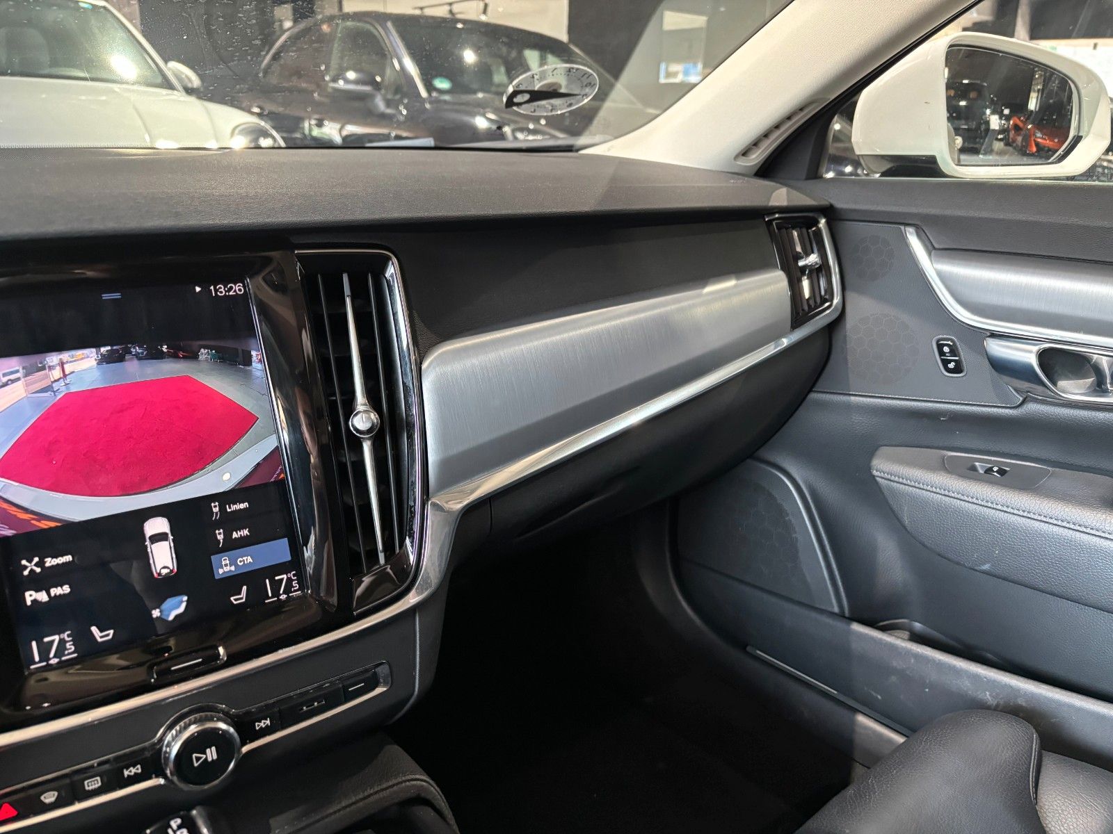 Fahrzeugabbildung Volvo V90 Momentum /KAMERA/PANO/AHK/SHZ/ACC++/LED