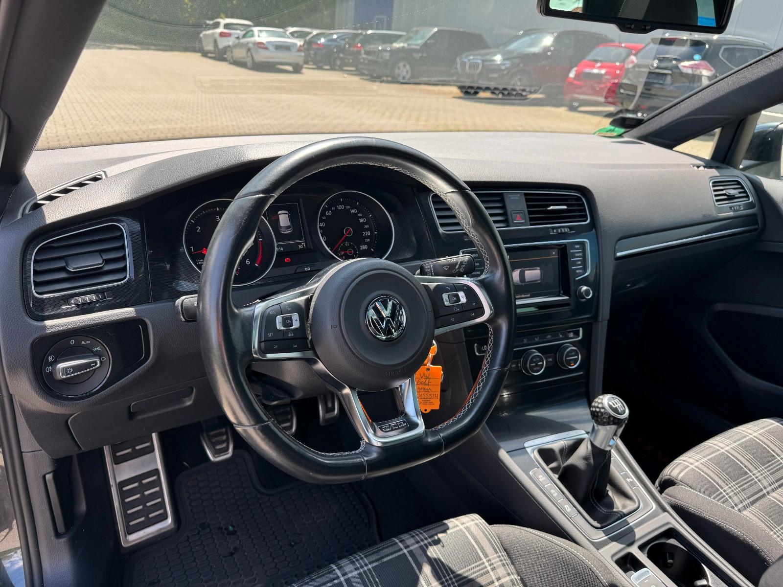 Volkswagen Golf VII Lim. GTD BMT Garantie *Pano *Sportpaket