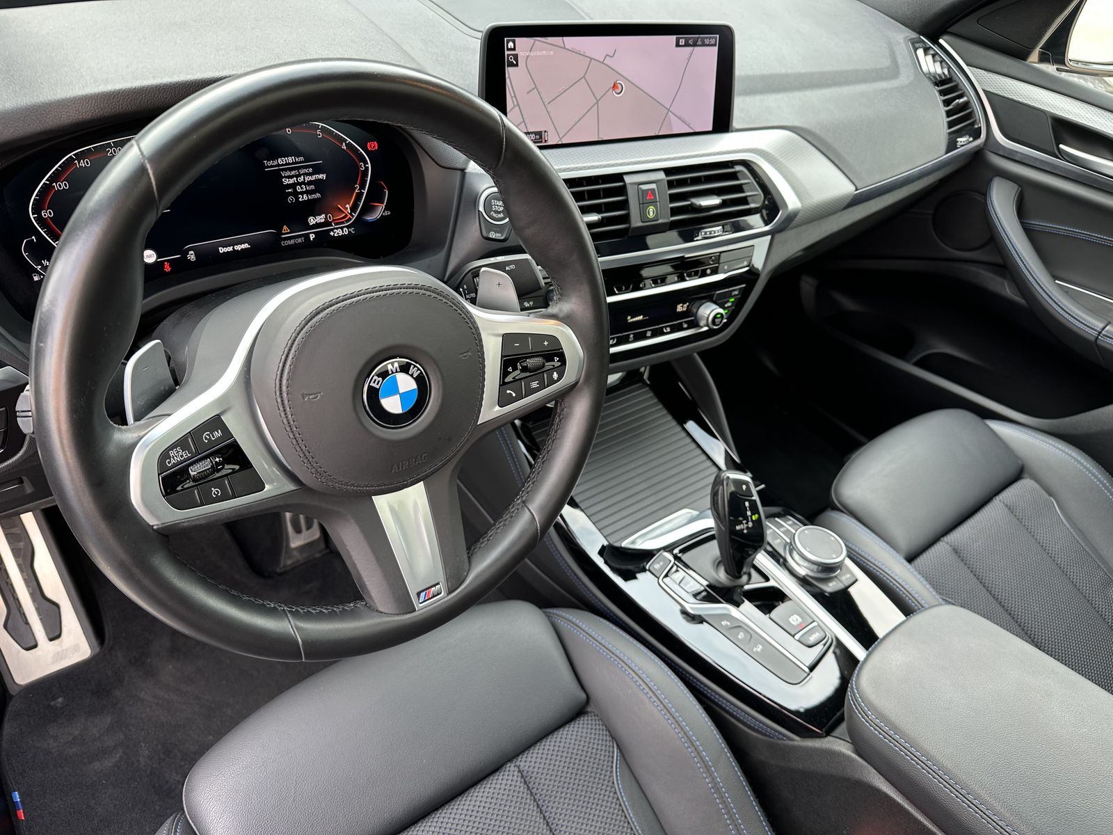 Fahrzeugabbildung BMW X4 xDrive30i M-Sport NAV+LED+PANO+360°+20ZO+HIFI