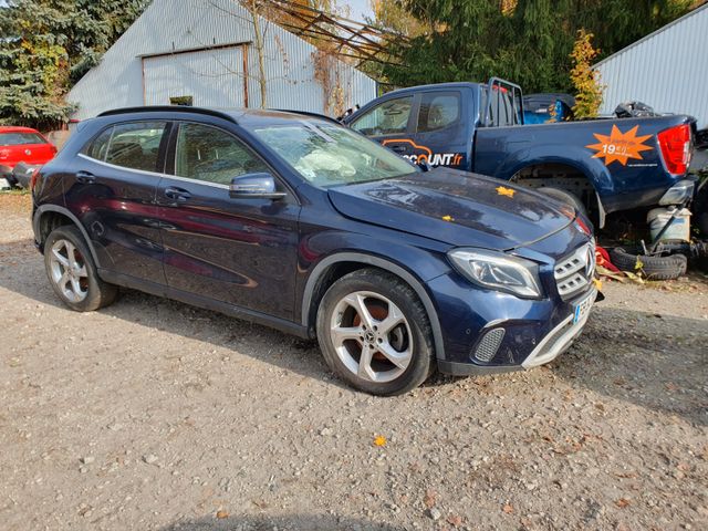 Mercedes-Benz GLA 180 GLA -Klasse GLA 180 NAVI LED