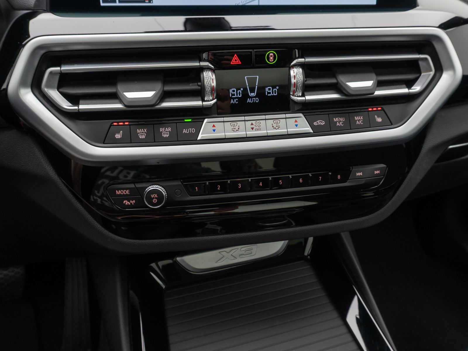 Fahrzeugabbildung BMW X3 xD30d Alarm HUD Laser DAB DisplKey 19"M Sport