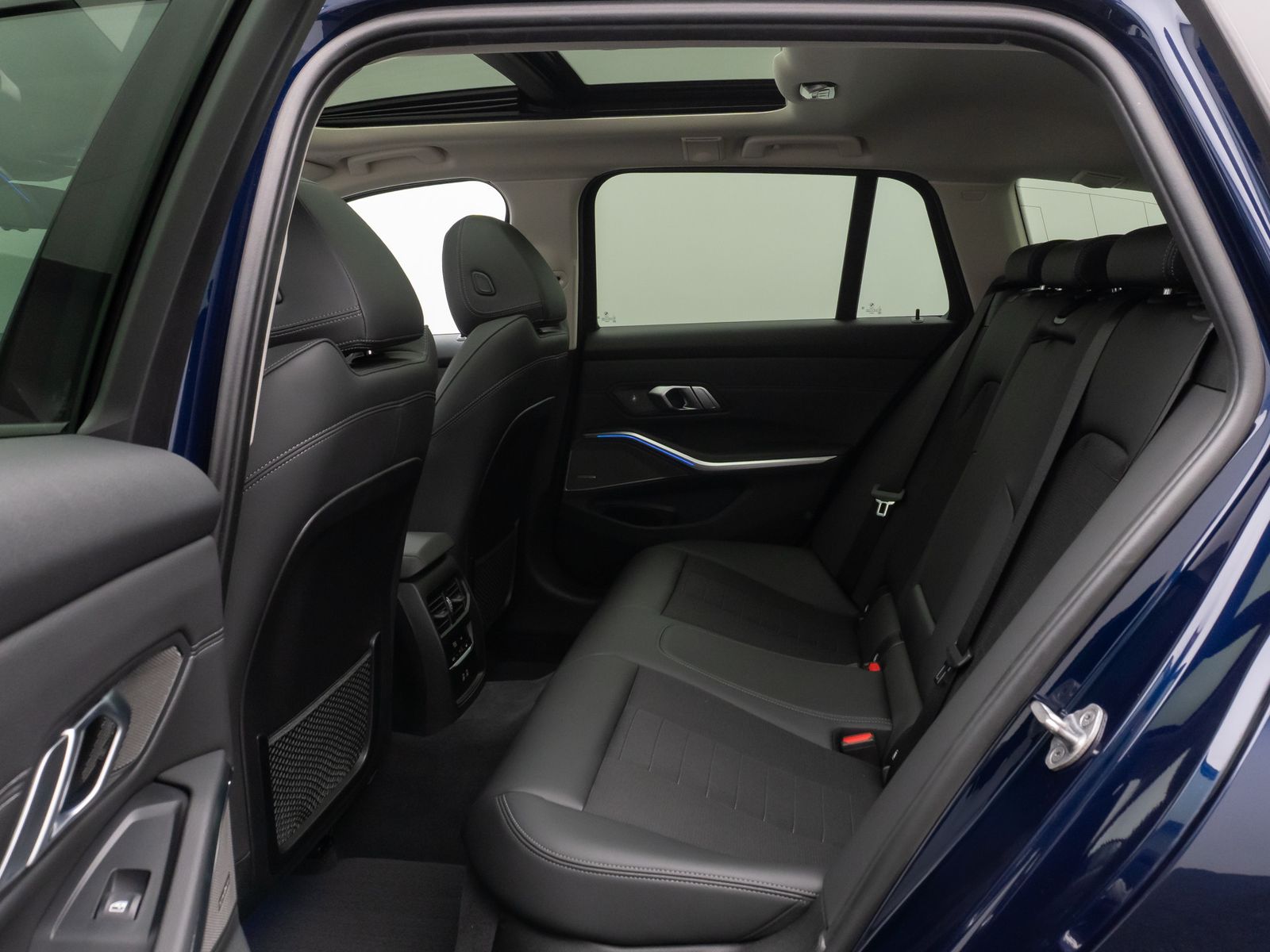 Fahrzeugabbildung BMW 330d xD Sport Line Pano Kamera Laser HUD DAB H/K