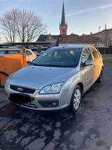 Ford Focus 1.6 Ghia - Ford Focus aus 2005: Ghia
