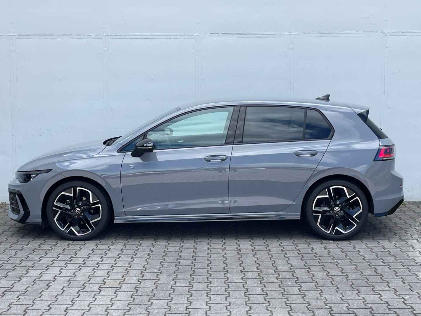 Golf VIII 1.5eTSI DSG R-Line AHK/Kamera/IQ.Light