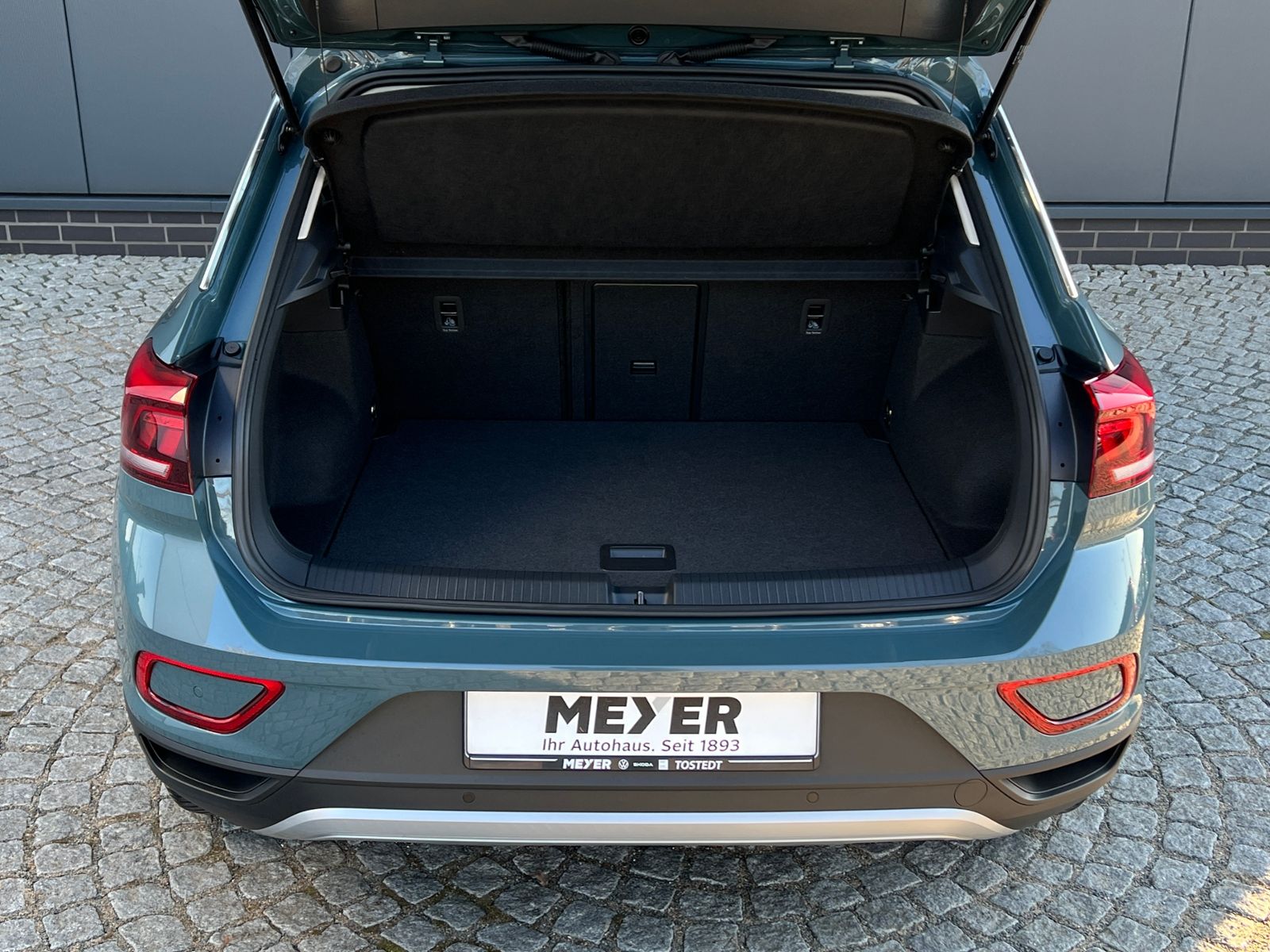 Fahrzeugabbildung Volkswagen T-Roc Life 1.0 TSI *AHK, LED, App-Connect, 16'-L