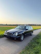 Mercedes-Benz E 200 KOMPRESSOR T CLASSIC Classic - Mercedes-Benz E 200 aus 2001