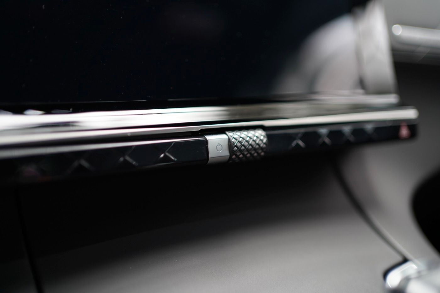 Fahrzeugabbildung DS Automobiles DS7 Crossback E-Tense 4x4 300 Ligne Noire