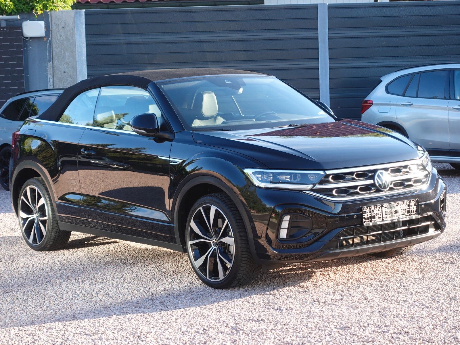 Fahrzeugabbildung Volkswagen T-Roc Cabriolet 1.5 TSI DSG R-Line AHK/Matrix/