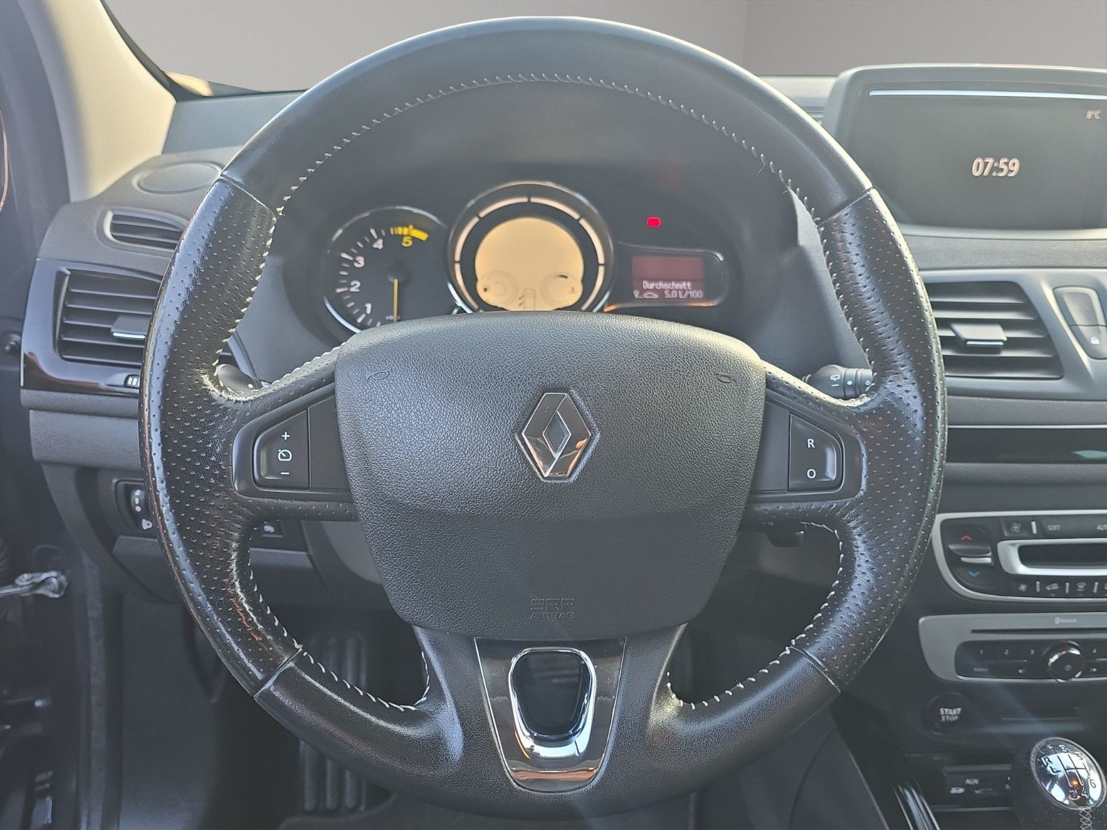 Fahrzeugabbildung Renault Megane III Lim. 5-trg. BOSE Edition TÜV SERVICE