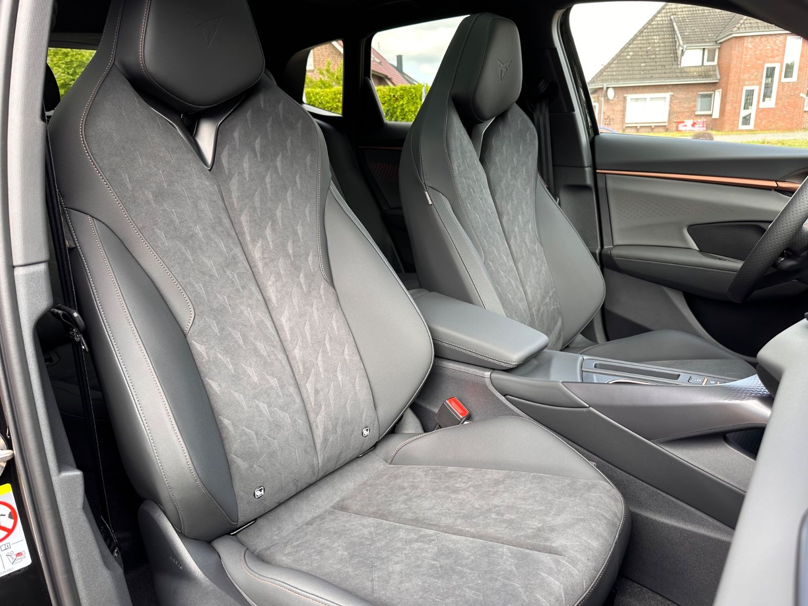 Fahrzeugabbildung CUPRA Terramar VZ 2.0 TSI 4Dr DSG Matrix/Pano/AHK/ACC