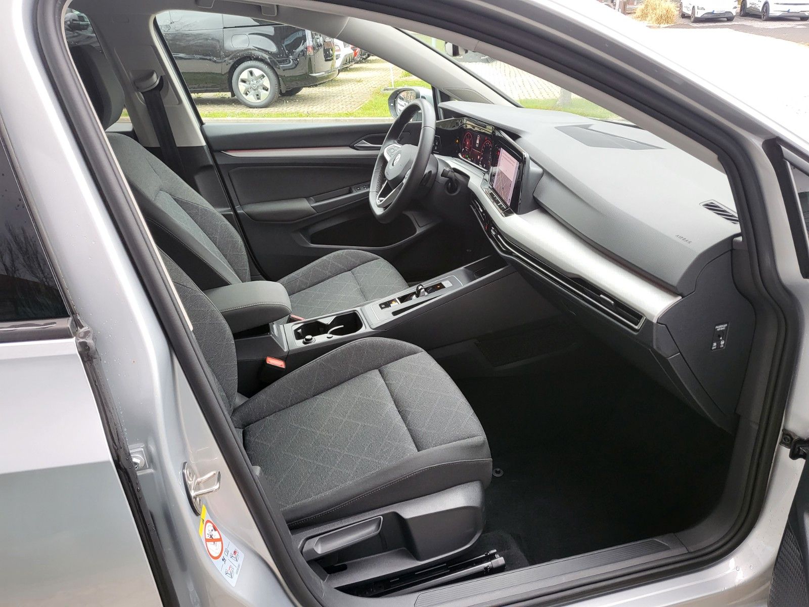 Fahrzeugabbildung Volkswagen Golf VIII Variant 2.0 TDI DSG Life AHZV NAVI