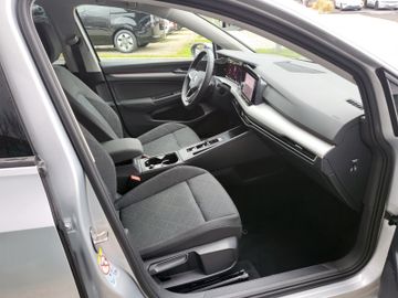 Fahrzeugabbildung Volkswagen Golf VIII Variant 2.0 TDI DSG Life AHZV NAVI