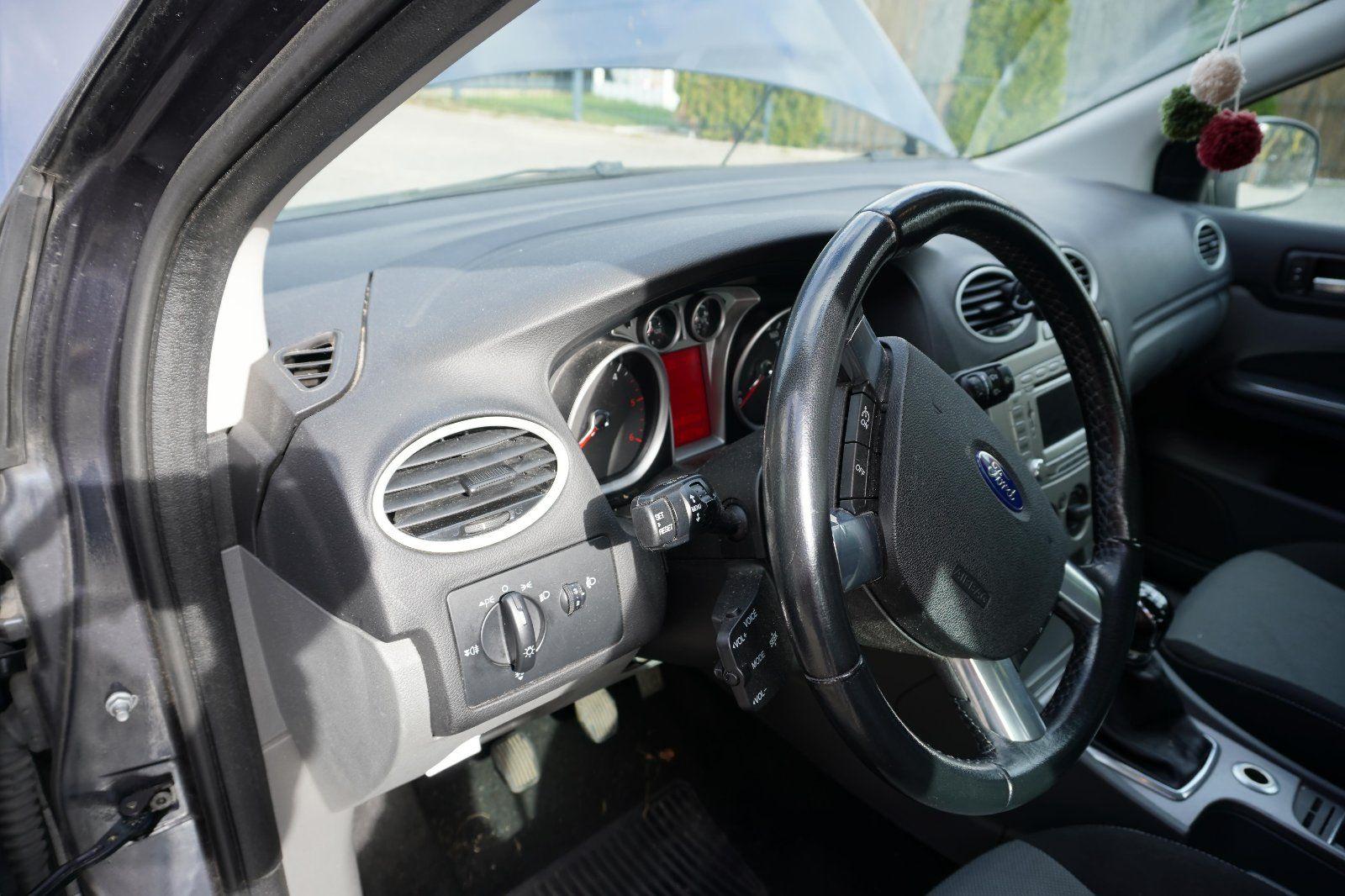 Ford Focus 2011 — photo 11