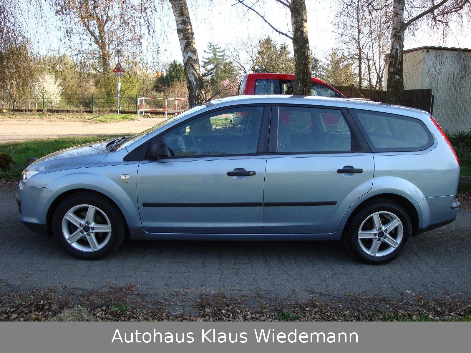 Ford Focus 2005 — rear view
