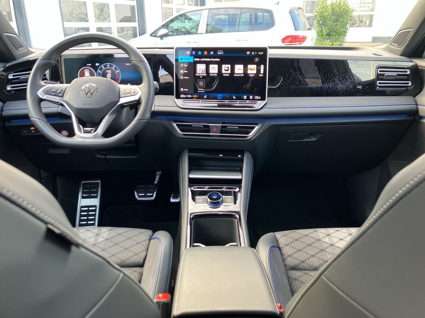 Volkswagen Tiguan R-Line Black-Style 2,0 TSI DSG 4MOTION An foto 9