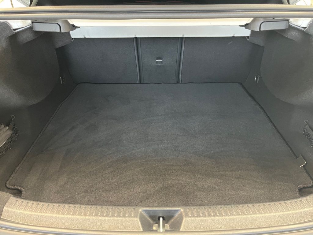Fahrzeugabbildung Mercedes-Benz A 250 AMG Night Navi LED Tempomat KeyLess Ambie.