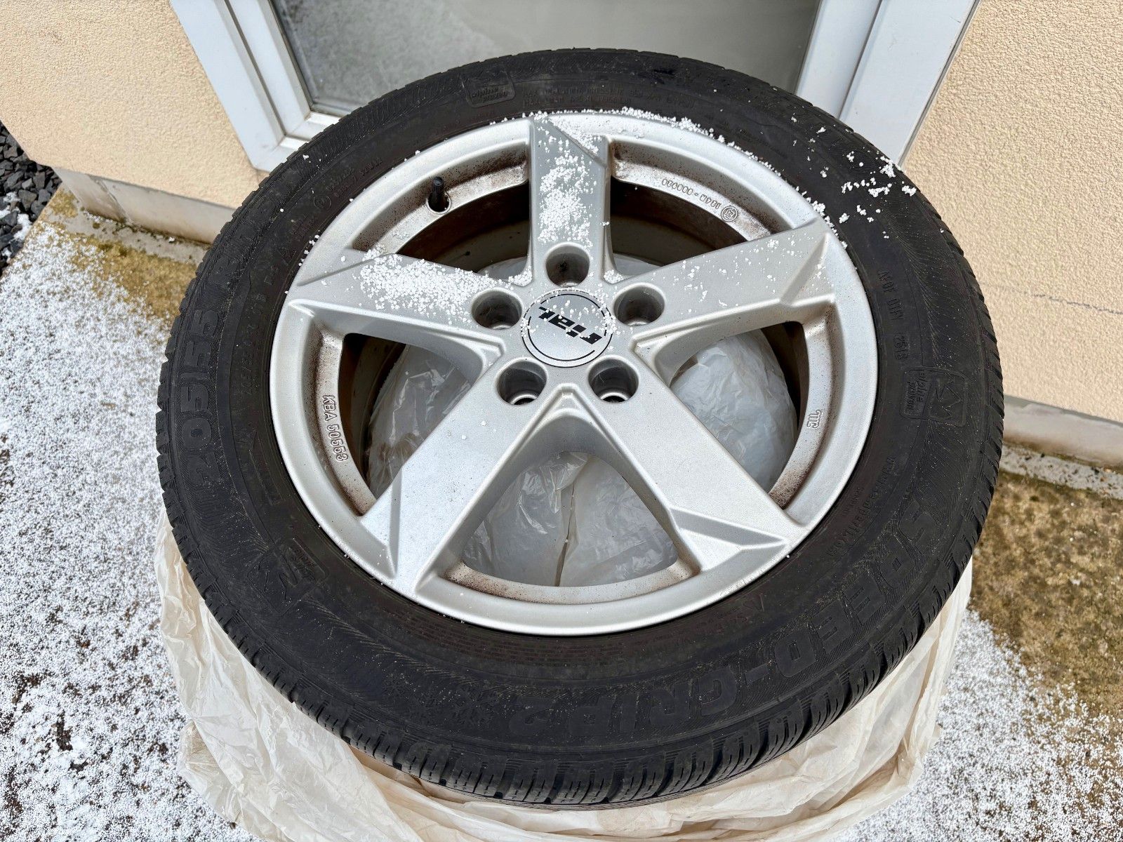 Fahrzeugabbildung Volkswagen Golf VII 2.0TDI Lim. LOUNGE Navi Klima PDC SPORT