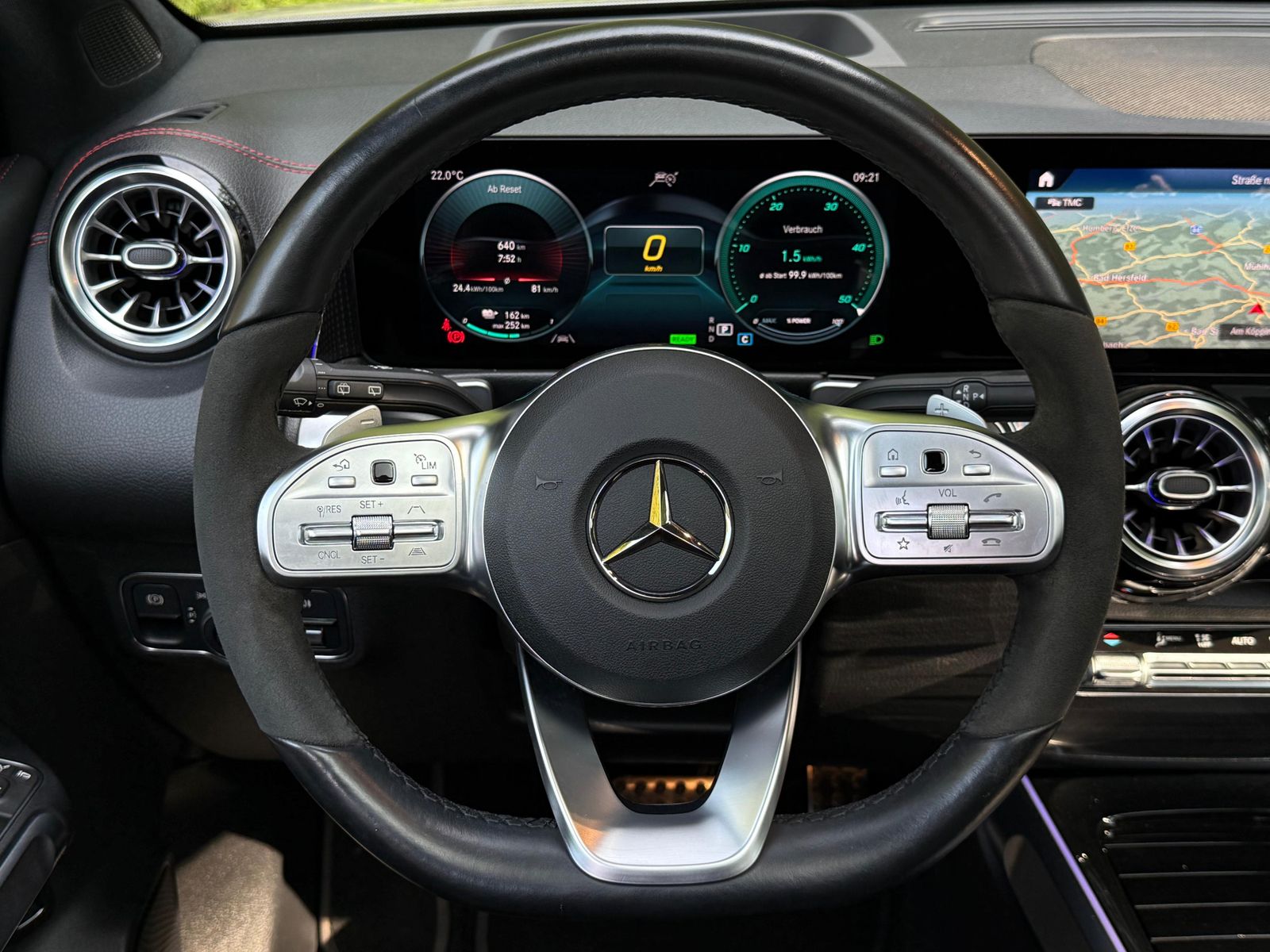 Fahrzeugabbildung Mercedes-Benz EQB 350 4M AMG Line NIGHT+PANO+MBUX+KAM+DIST+HuD