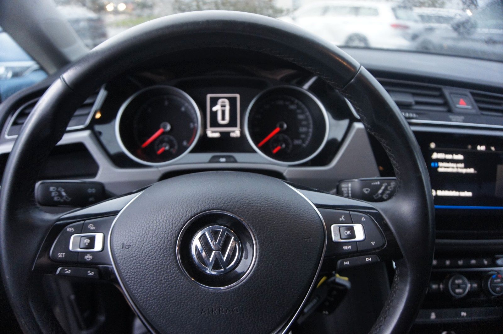 Fahrzeugabbildung Volkswagen Touran Comfort  Alu, Komfort, Radio Navi