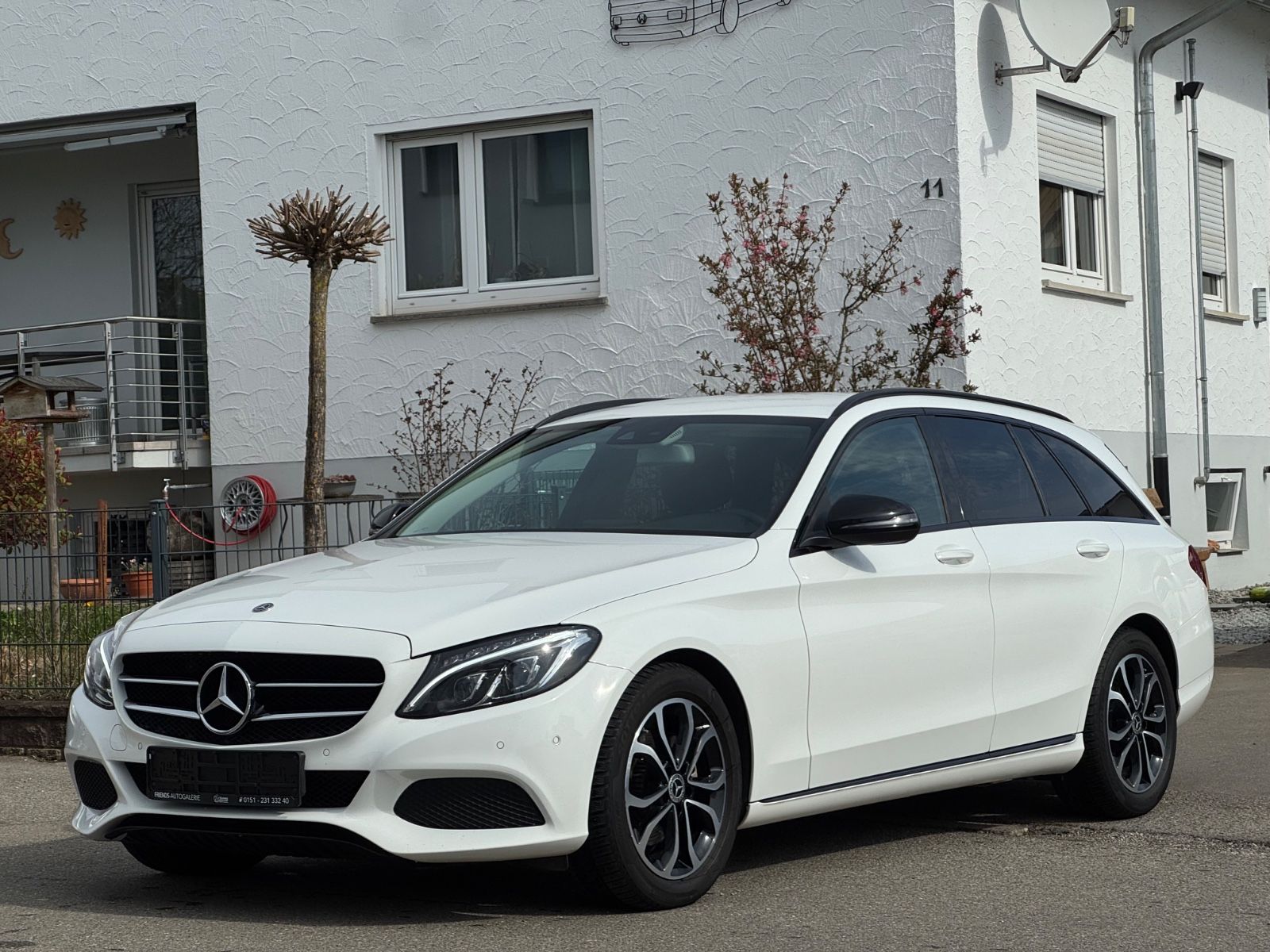 MERCEDES-BENZ C 220d AVANTGARDE*NIGHT PAKET*BURMESTER*GARANTIE