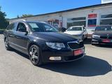 Skoda Superb Combi Elegance/Xenon/AHK - Skoda Superb aus 2011: Kombi