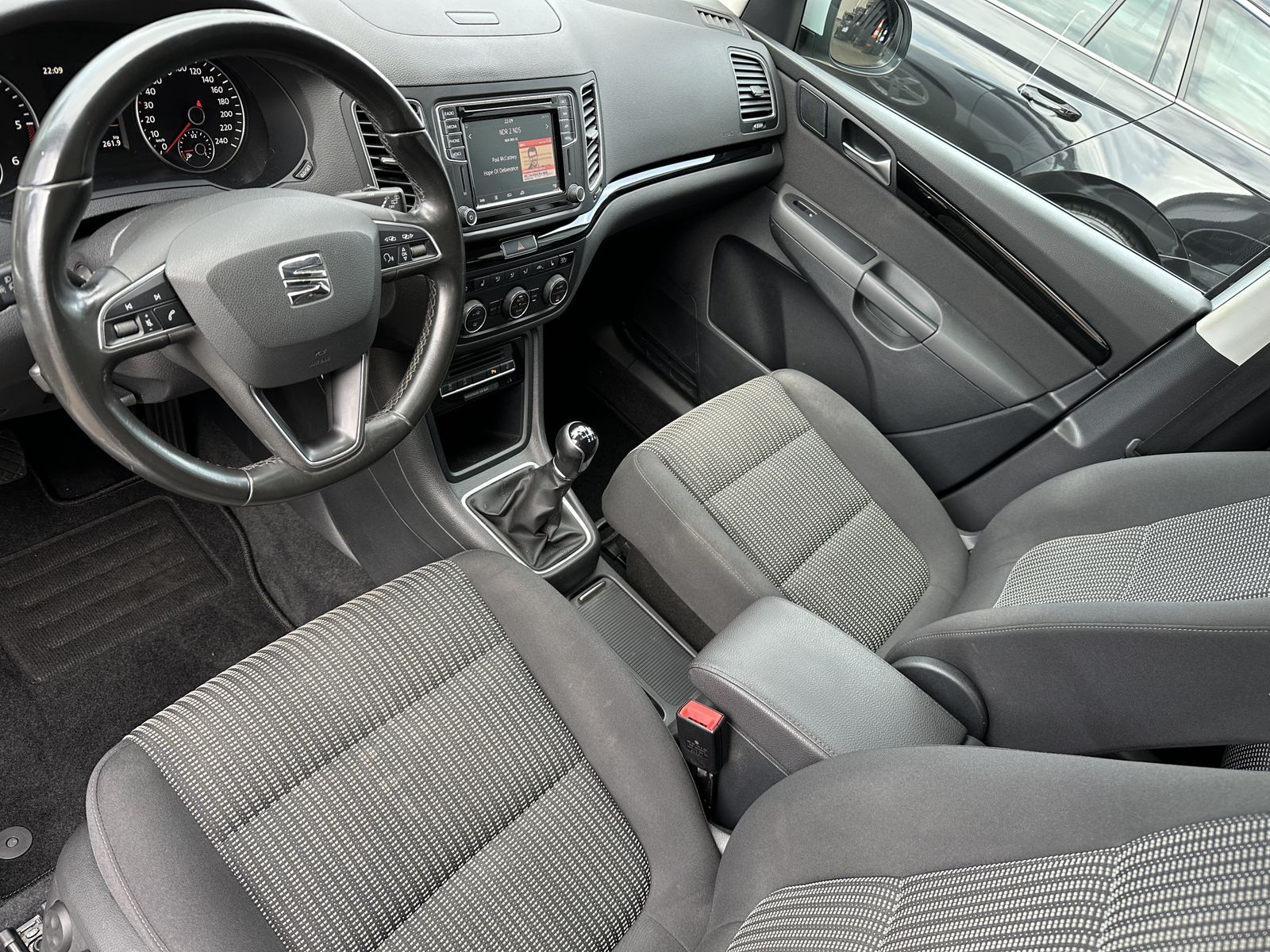 Fahrzeugabbildung SEAT Alhambra 2.0 TDI 4D Style NAV+XEN+AHK+ACC+PANO