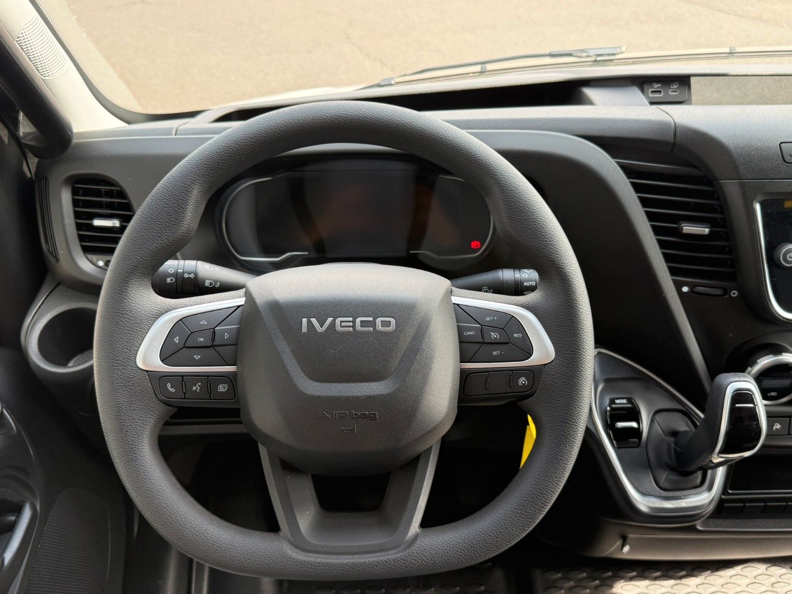 Fahrzeugabbildung Iveco Daily 35S16H3.0A8 V Y ASC-Ausbau Kastenwagen