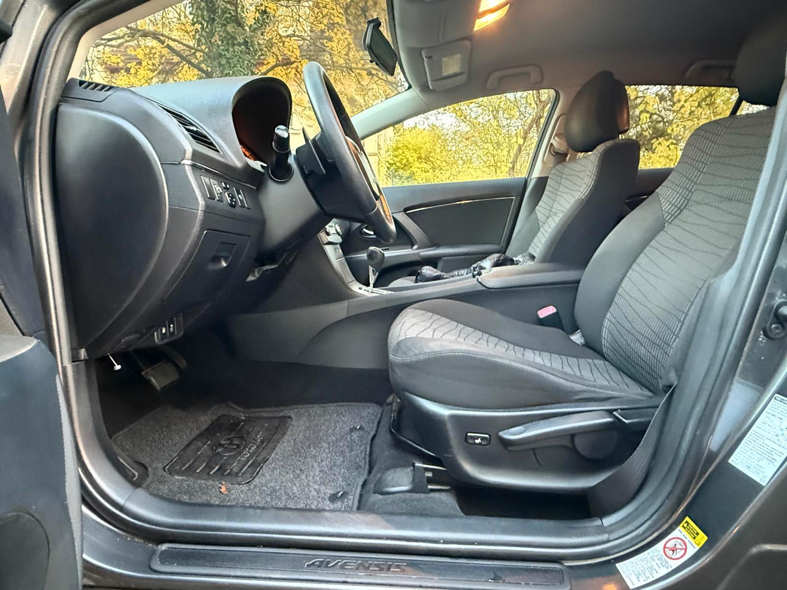 Toyota Avensis 2011 — photo 8