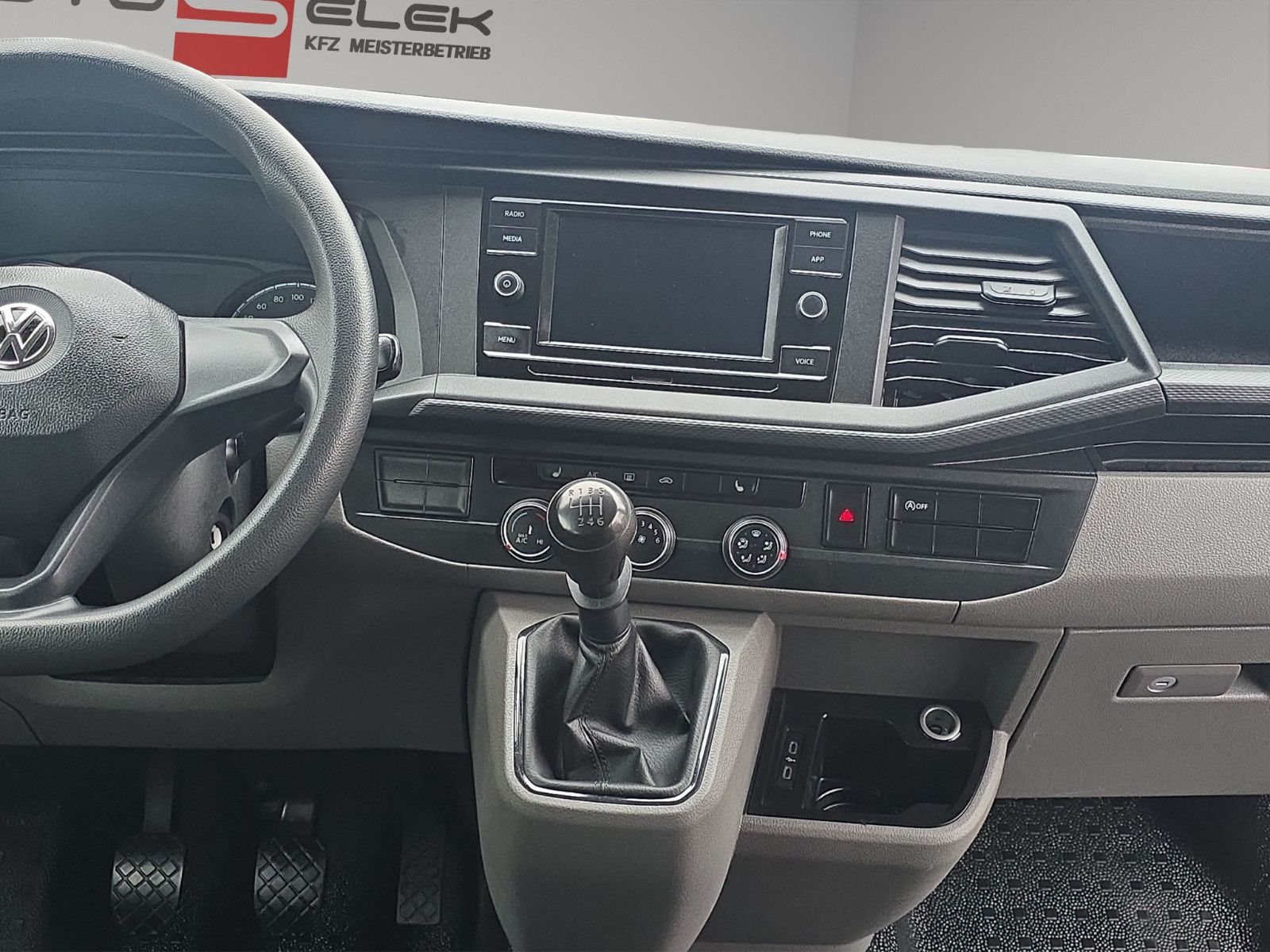 Fahrzeugabbildung Volkswagen T6 Transporter Kombi Lang 9-Sitze Tempomat SHZ