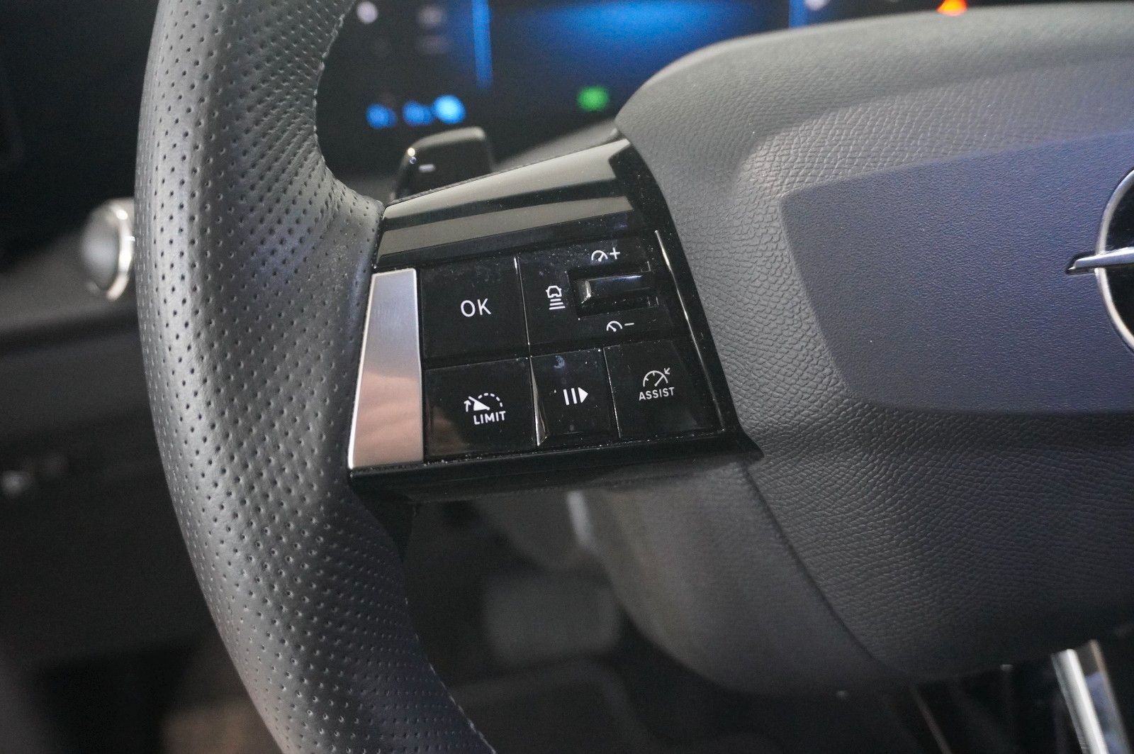 Fahrzeugabbildung Opel Astra L Lim. 1.6 HYBRID ELEGANCE NAVI/LED/KAMERA
