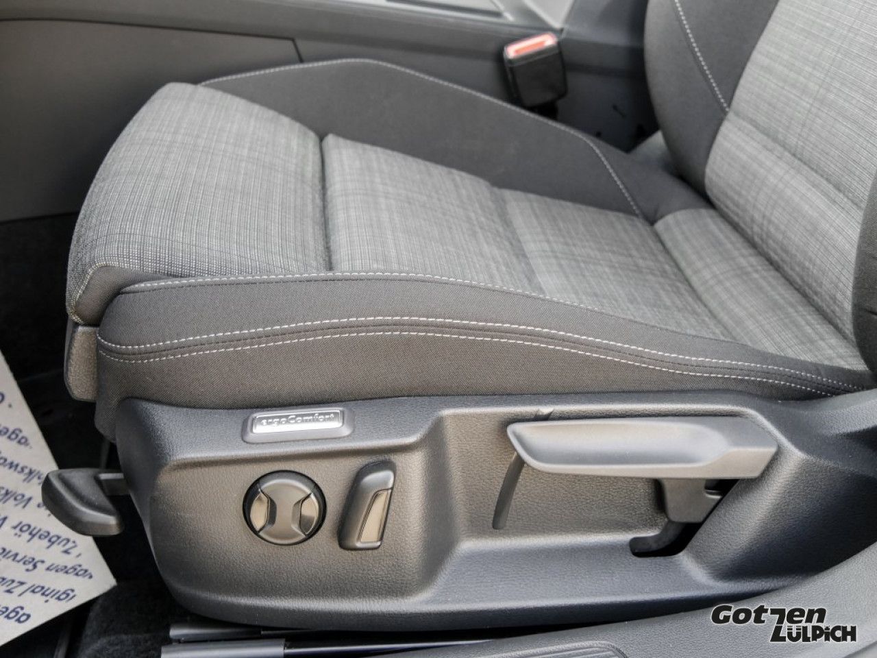 Fahrzeugabbildung Volkswagen Passat Variant Business 1,5TSI DSG Navi Klima