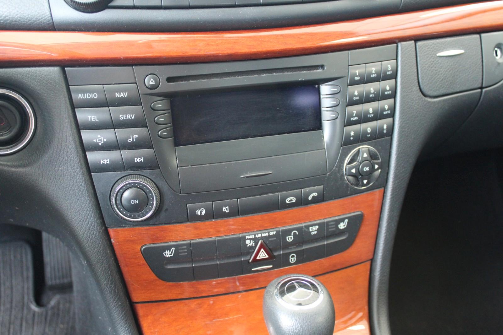 Mercedes-Benz E200 2007 — photo 25