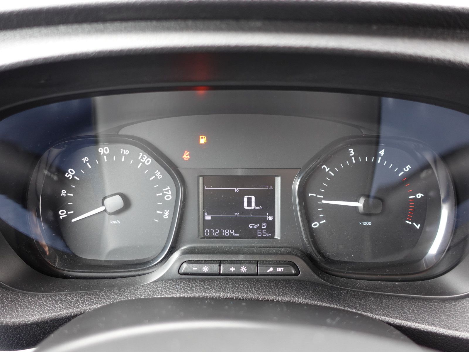 Fahrzeugabbildung Opel Vivaro Kombi 1.5Diesel L2 - PDC,Heckflügeltüren