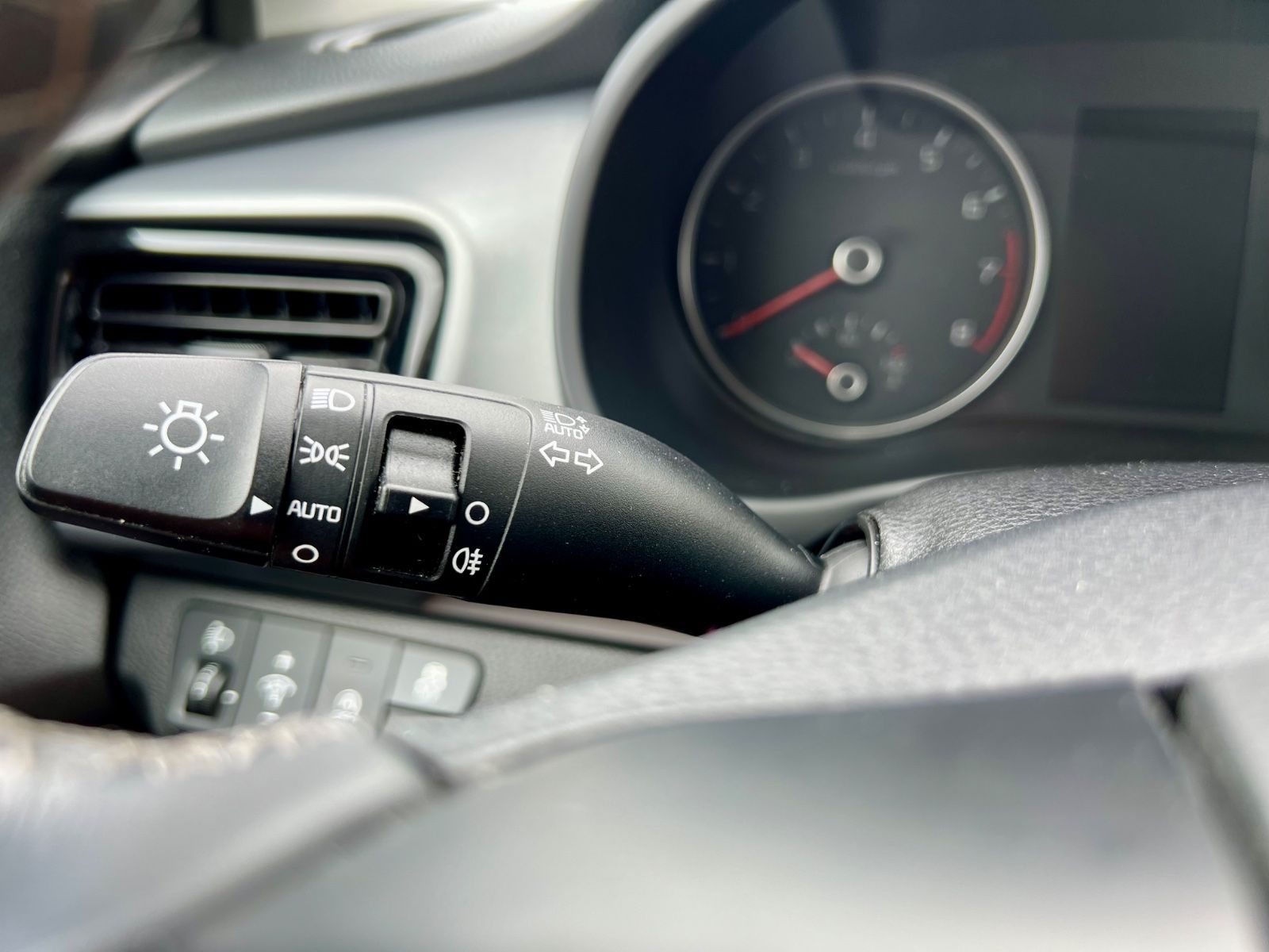 KIA Stonic Vision AAC GZJR CARPLAY SHZ PDC