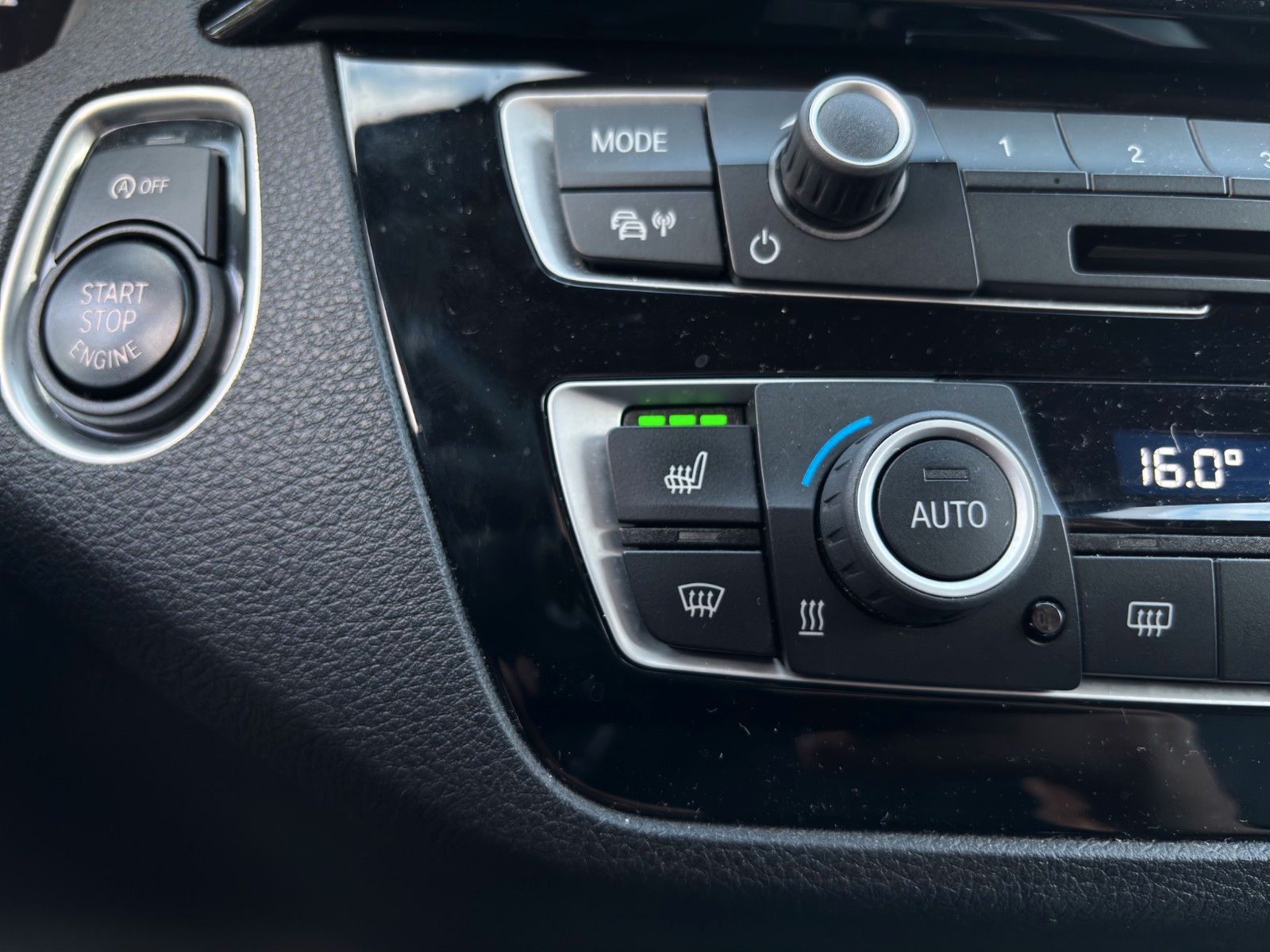 Fahrzeugabbildung BMW 118i Sport Line *Leder*Navi*Dig.Cock*LED*