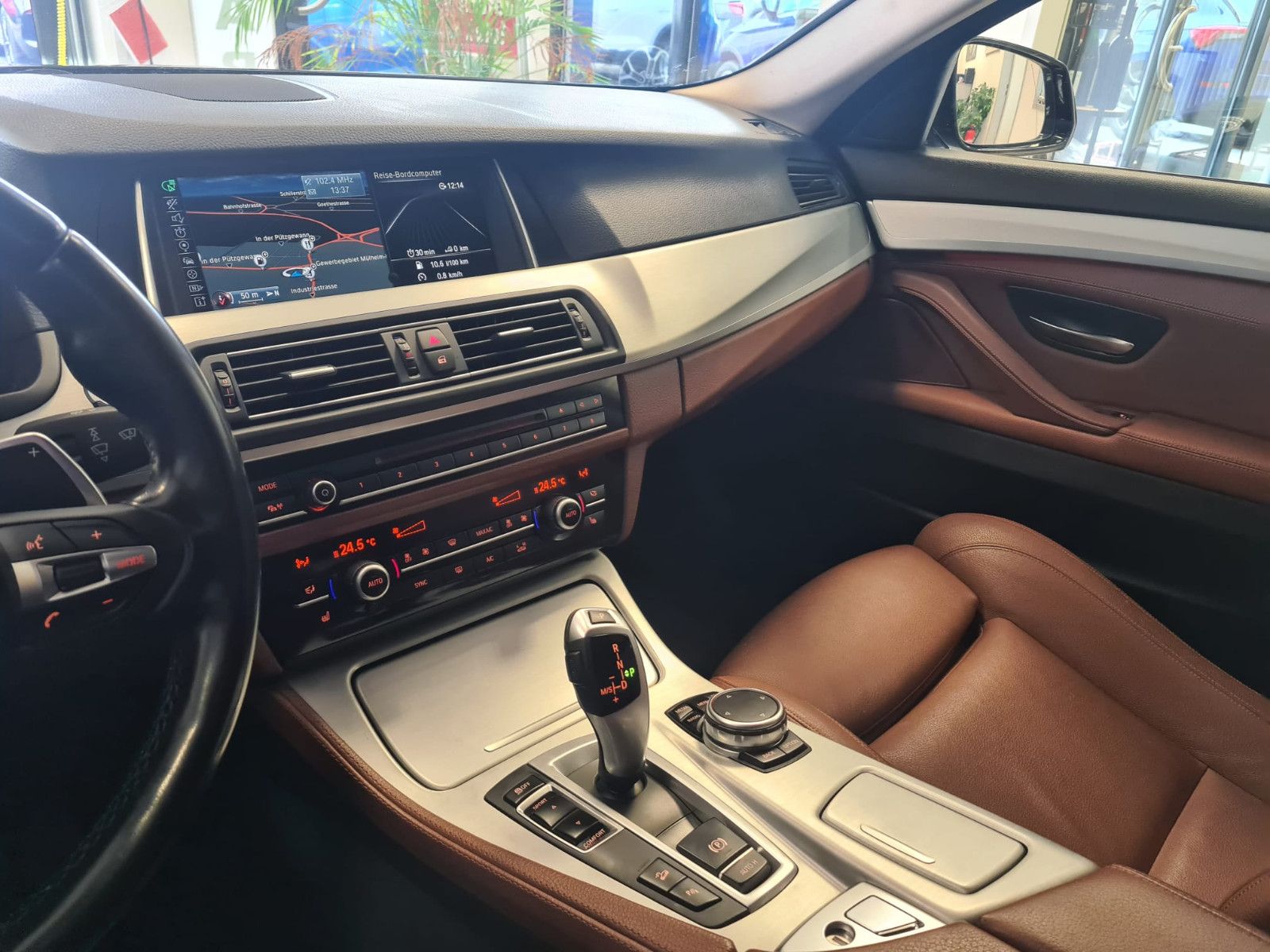 Fahrzeugabbildung BMW 520 d xDrive / AHK / Bi-XENON / LEDER