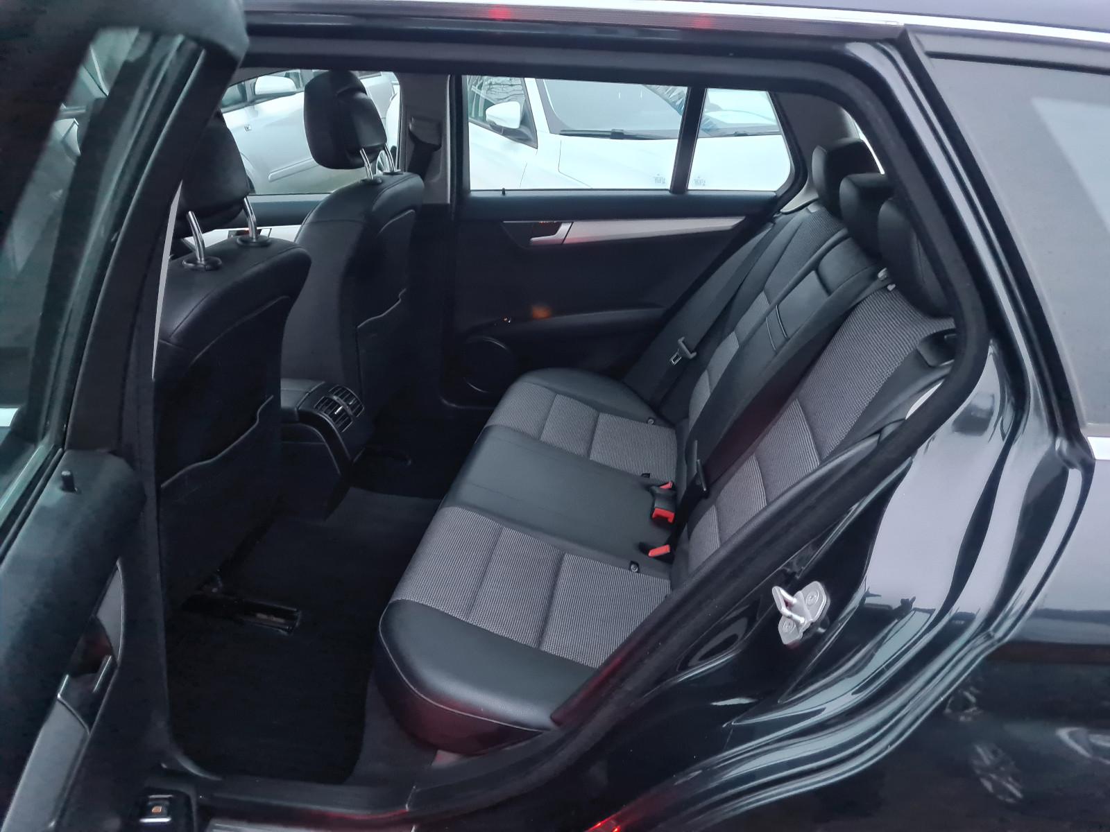 Mercedes-Benz C200 2011 — photo 12