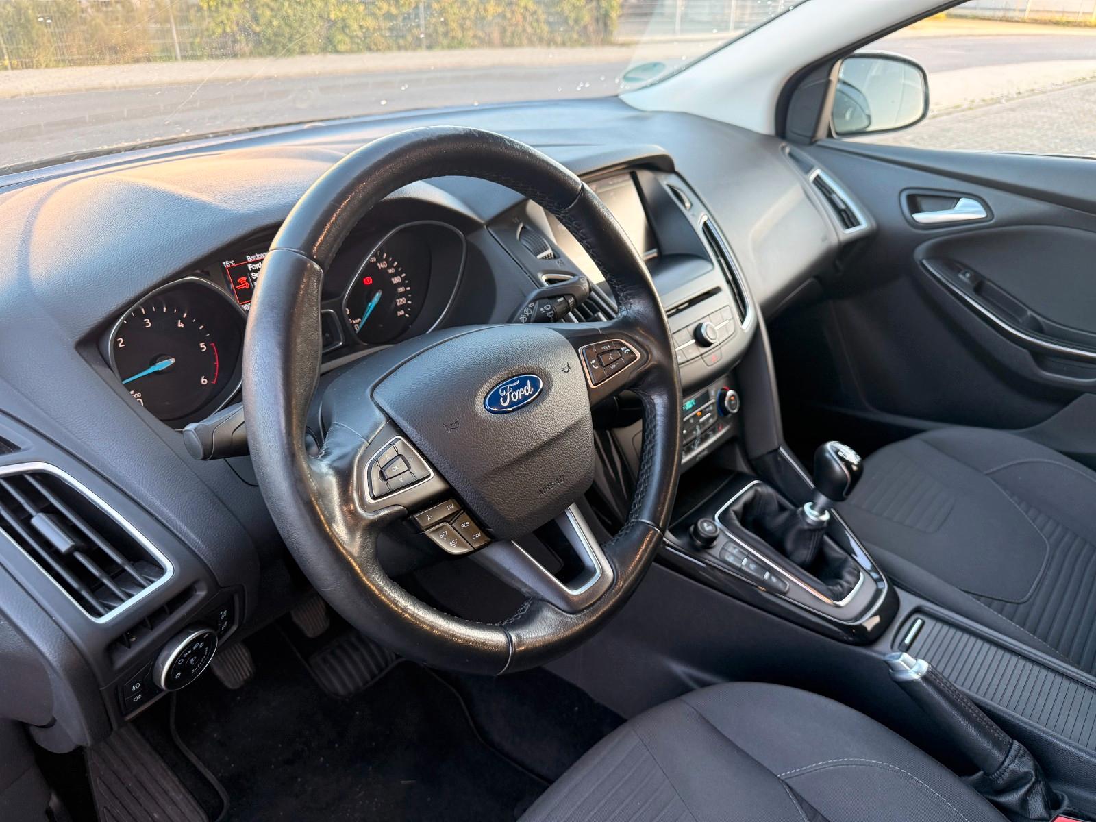 Ford Focus 2015 — photo 13