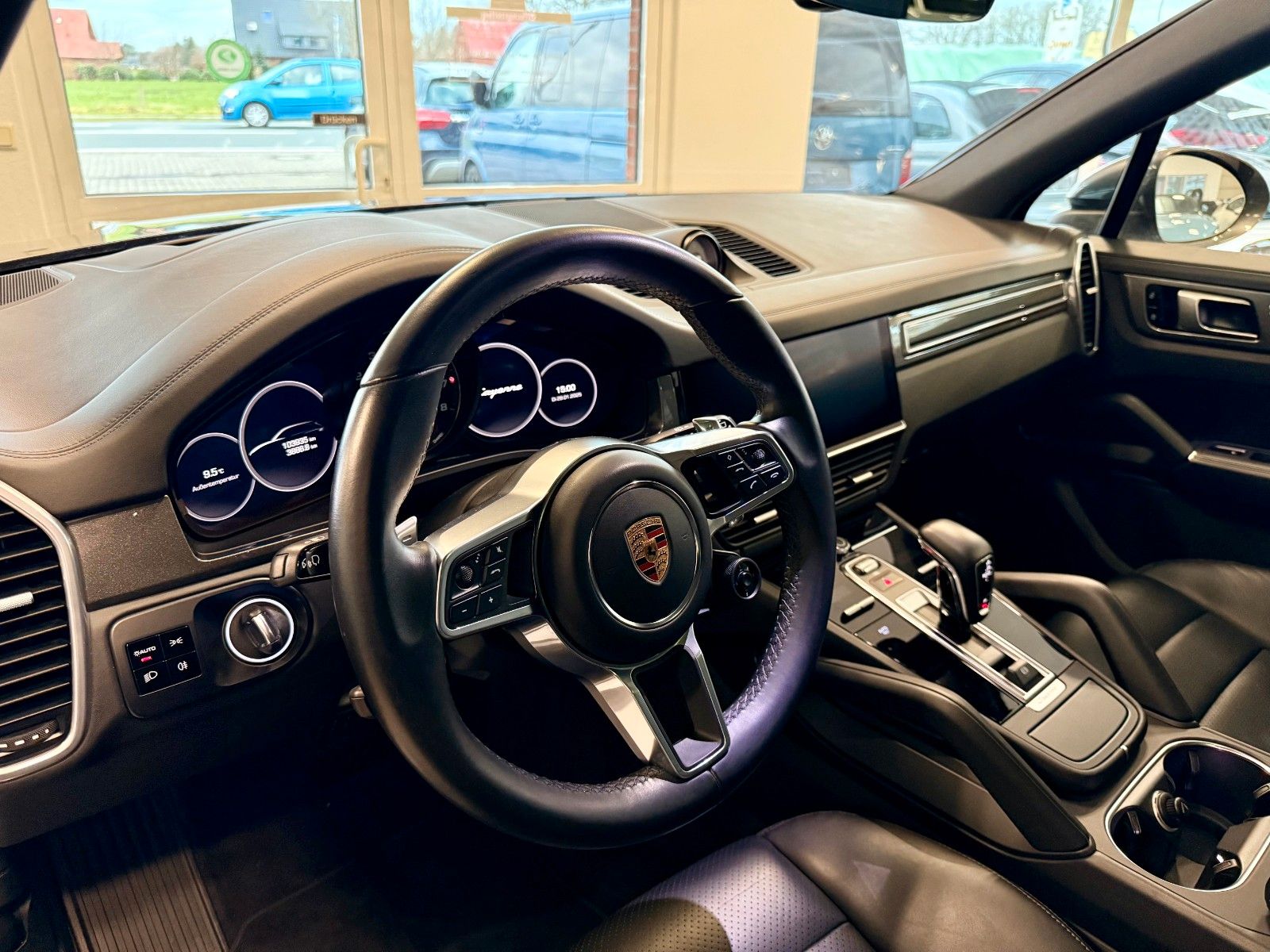 Fahrzeugabbildung Porsche Cayenne E-Hybrid ACC/Panorama/21Zoll/APPROVED